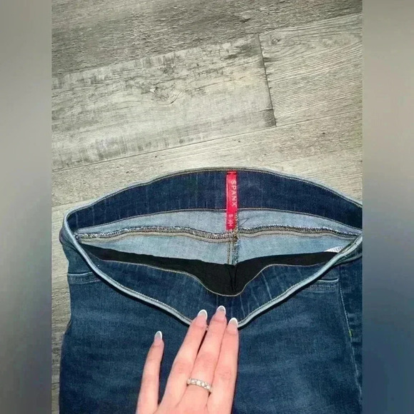 Women’s Spanx Jeans Size Small & Stretchy - Picture 2 of 6